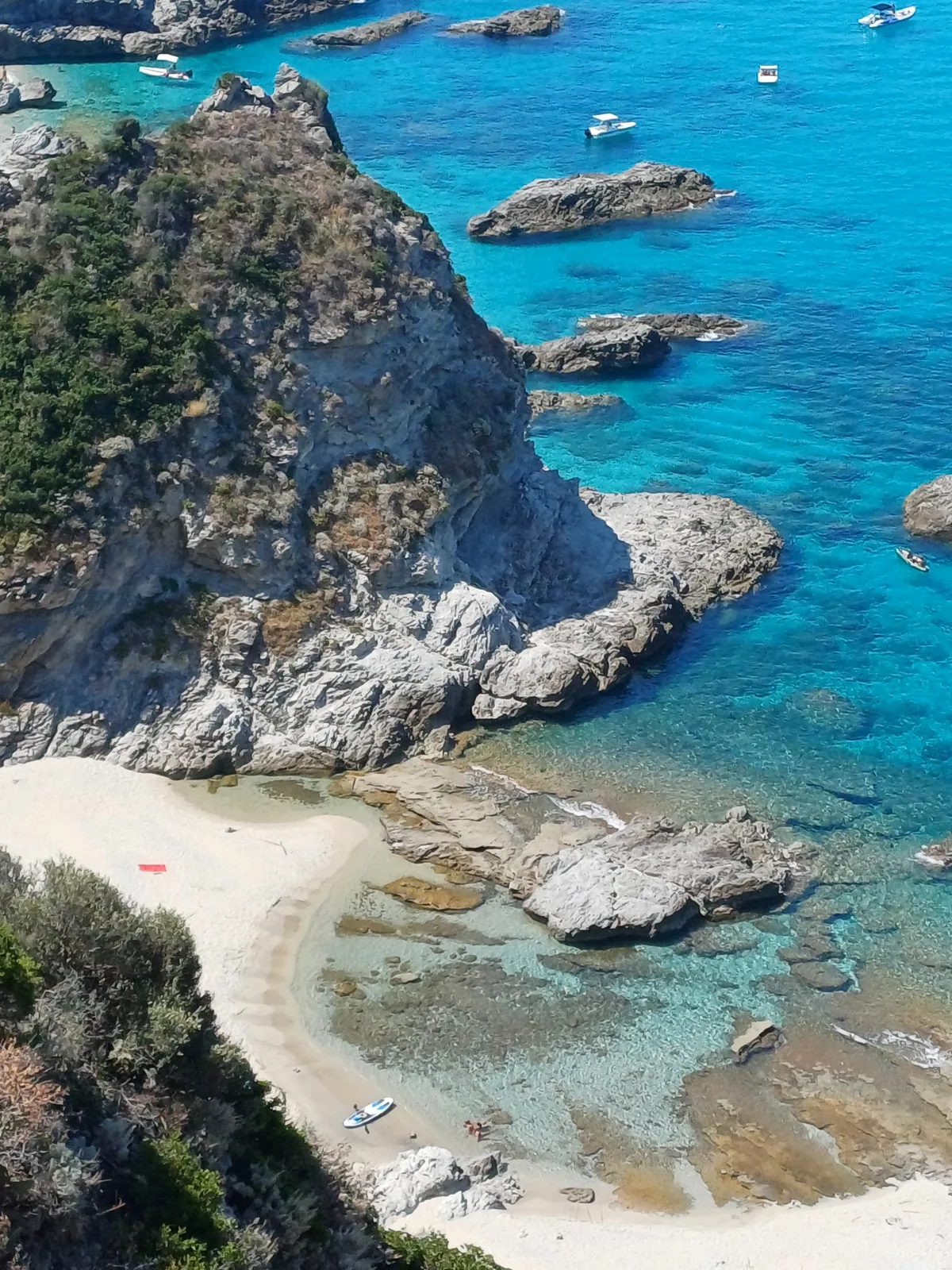 Orizzonte marino lungo la costa calabrese
